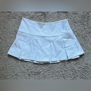 Garage white pleated mini skort